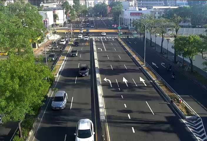 高雄市道路  民族一路、大順二路 距離0.8公里 氣溫31.3度