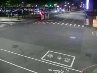 高雄市道路  鹽埕區-大義街與公園二路交岔路口 距離0.8公里 氣溫28.5度
