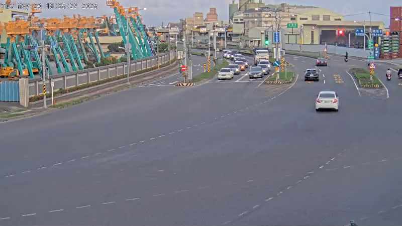 高雄市道路  沿海三路、南星路(北向分隔島) 距離1.6公里 氣溫30.4度
