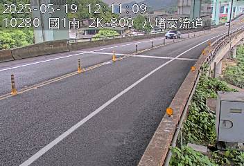 國道1號 南下 2K+800 八堵交流道到大華系統交流道 距離1.2公里 氣溫29.8度