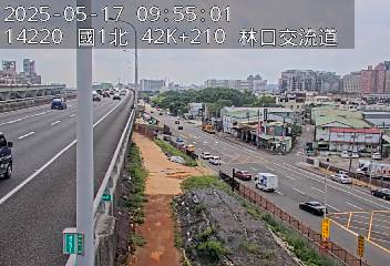 國道1號五股楊梅高架道路 北上 42K+210 機場系統交流道到泰山轉接道交流道 距離0.4公里 氣溫24.6度