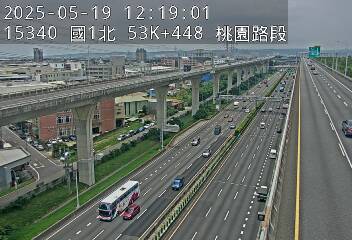 國道1號五股楊梅高架道路 北上 53K+448 中壢轉接一交流道到機場系統交流道 距離1.5公里 氣溫26.5度