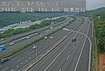 國道1號五股楊梅高架道路 南下 44K+490 泰山轉接道交流道到機場系統交流道 距離1.5公里 氣溫24.6度