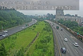 國道3號 南下 35K+330 安坑交流道到中和交流道 距離0.7公里 氣溫27.4度