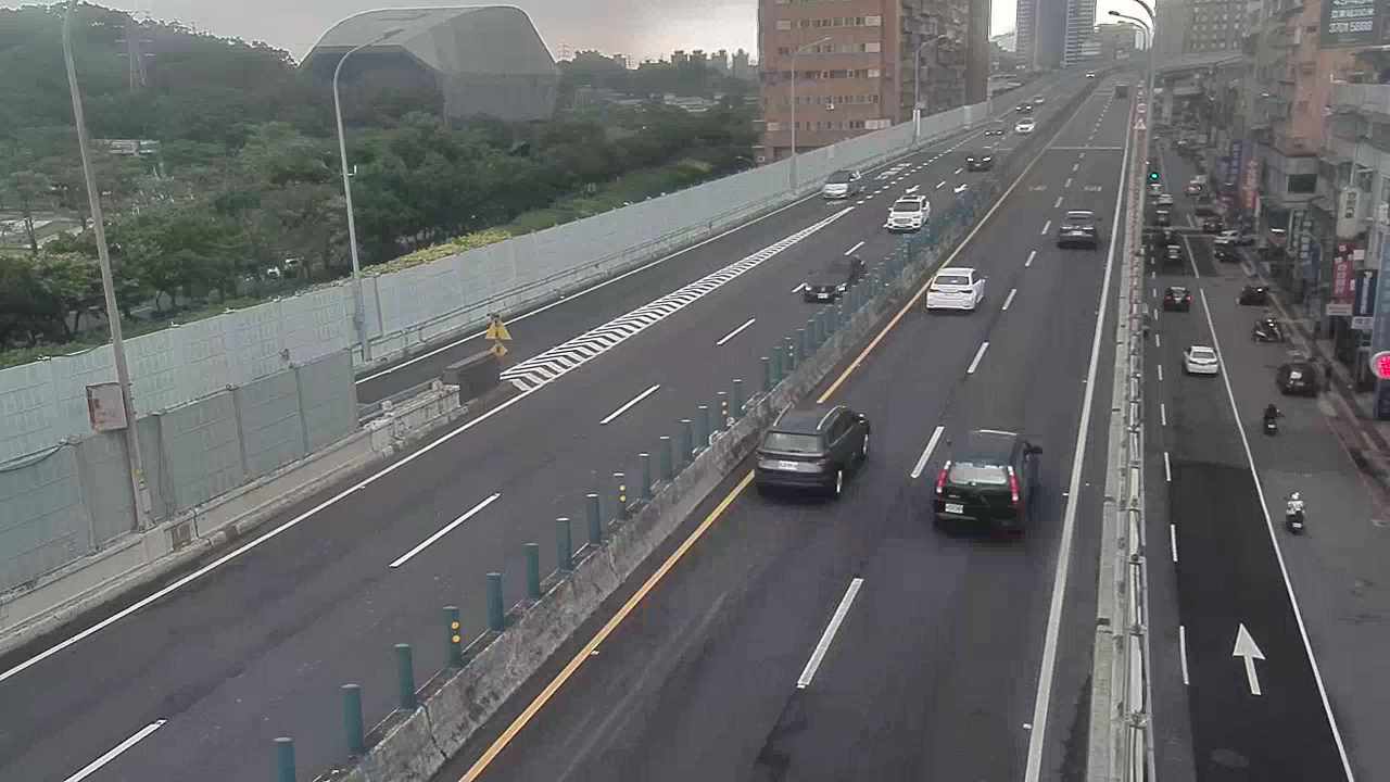 新北市道路  中和區台64線於錦和路上方 距離0.7公里 氣溫27.4度