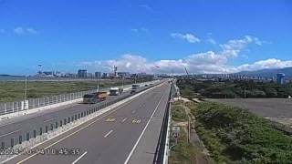 台61線  2K+939 八里區西濱快速公路北上2K+725(高架橋下P86橋墩) 距離1.6公里 氣溫27.1度