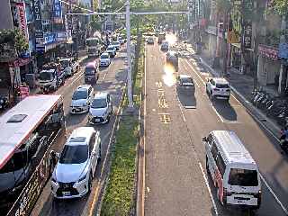 桃園市道路  桃園區 中山路正光街口(號誌控制器旁桿) 距離0.5公里 氣溫31度