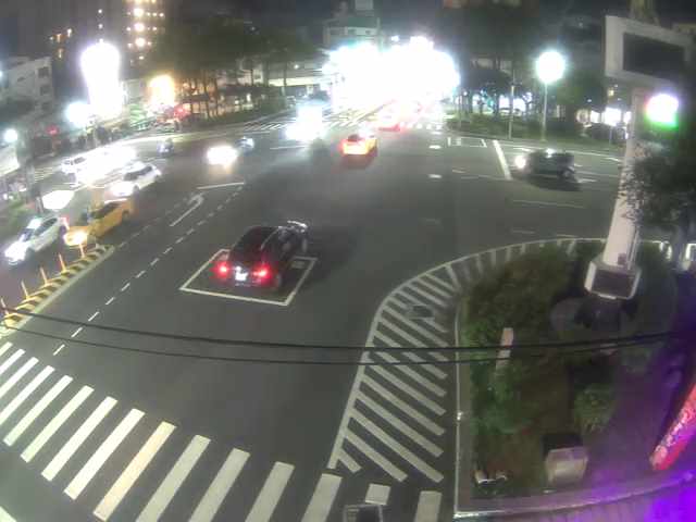 台南市道路  西門路一段與府前路一段口(南桿) 距離1.2公里 氣溫31度