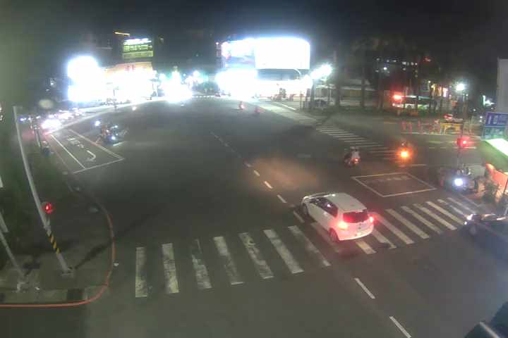 台南市道路  大同路二段與健康路一段口(南桿) 距離1.2公里 氣溫29.9度