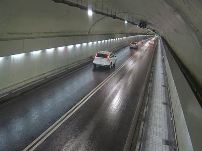 自強隧道往大直入口0K+326M 氣溫27.8度