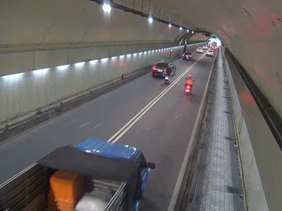 台北市道路  自強隧道往大直入口0K+553M 距離1.5公里 氣溫25.9度