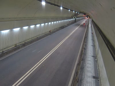 自強隧道往大直入口0K+553M 氣溫27.8度