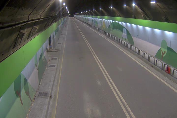 辛亥隧道往市區入口0K+160M 氣溫25.8度