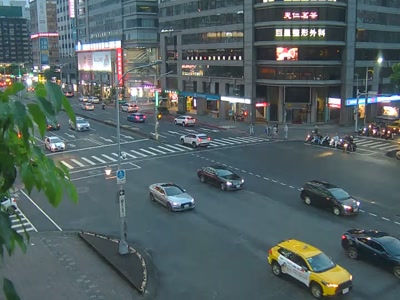 台北市道路  忠孝東-敦化南路口 距離0.2公里 氣溫27.9度