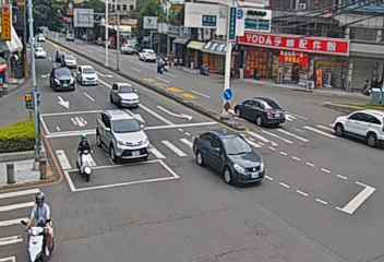 台中市道路  五權南路/高工路(右側車流往中投公路) 距離1.6公里 氣溫26.2度