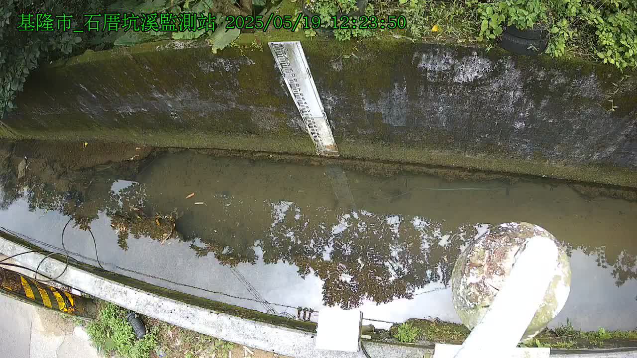 水利署水資源  基隆市政府水利科 石厝坑溪監測站 距離0.8公里 氣溫29.8度
